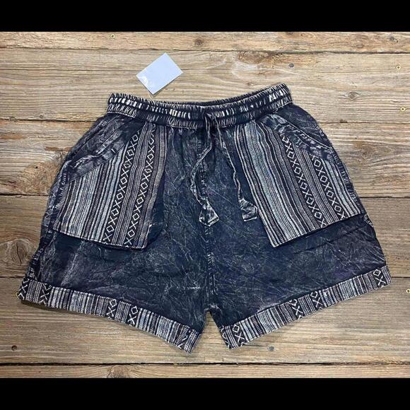 Beautiful boho Shorts - Picture 3 of 3